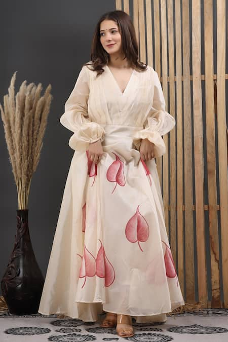 SUTI KAPDA Chanderi Leaf Hand Painted Gown 