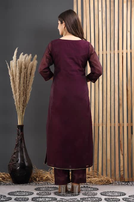 Suti Kapda Chanderi Gota Patti Embroidered Kurta & Pant Set 