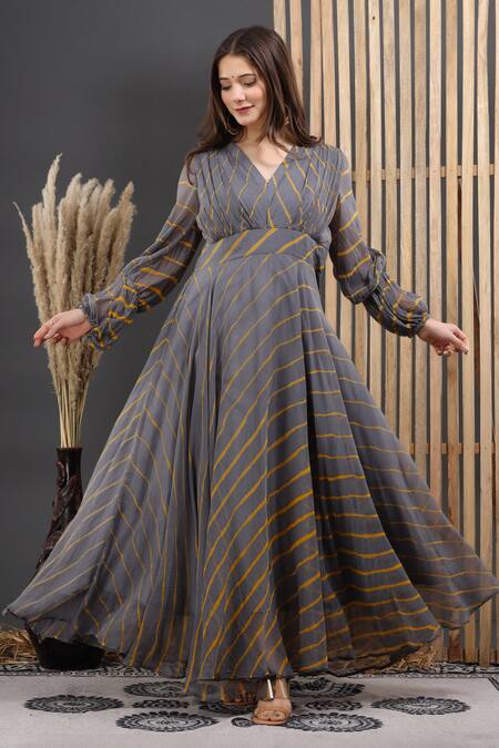 Suti Kapda_Grey Chiffon V-neck Leheriya Pattern Pleated Bodice Gown _Online_at_Aza_Fashions