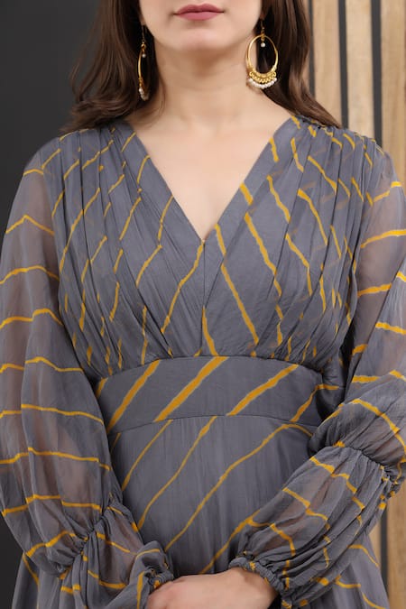 Shop_Suti Kapda_Grey Chiffon V-neck Leheriya Pattern Pleated Bodice Gown 
