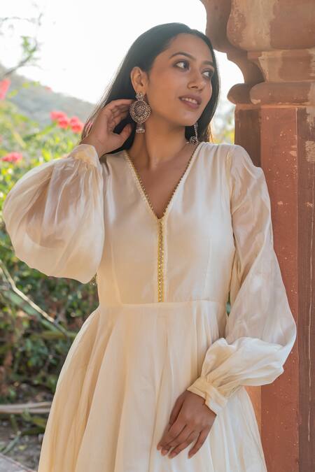 Suti Kapda Beige Chanderi Gota Patti V-neck Placemen Embroidered Anarkali at Aza Fashions Suti Kapda_Beige Chanderi Gota Patti V-neck Placemen Embroidered Anarkali _at_Aza_Fashions