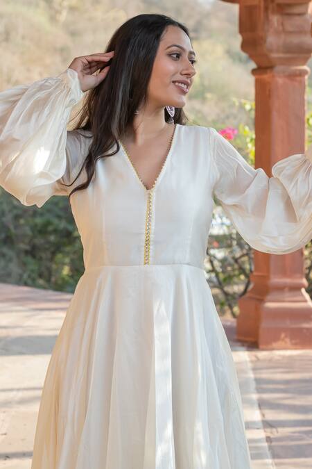 Buy Suti Kapda Beige Chanderi Gota Patti V-neck Placemen Embroidered Anarkali Buy_Suti Kapda_Beige Chanderi Gota Patti V-neck Placemen Embroidered Anarkali