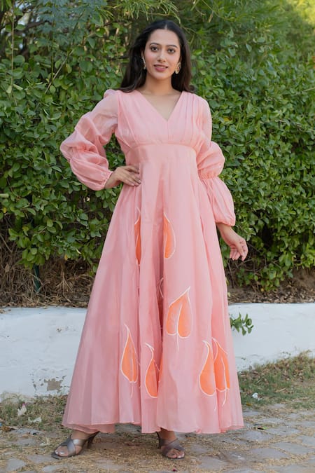 SUTI KAPDA Peach Chanderi Hand Painted Leaf Motifs V Neck Gown 