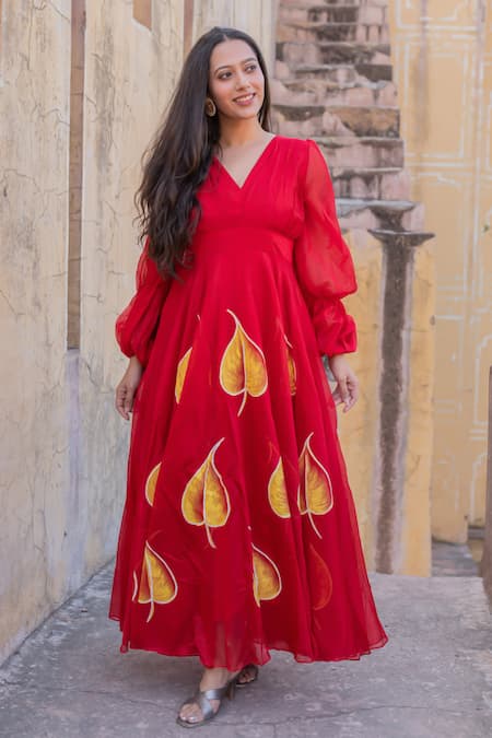 SUTI KAPDA Chanderi Leaf Motif Hand Painted Gown 