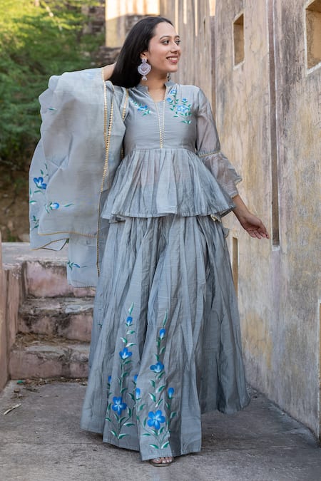 Buy_Suti Kapda_Grey Chanderi Embroidery V-neck Floral Hand Painted Lehenga Set _Online_at_Aza_Fashions