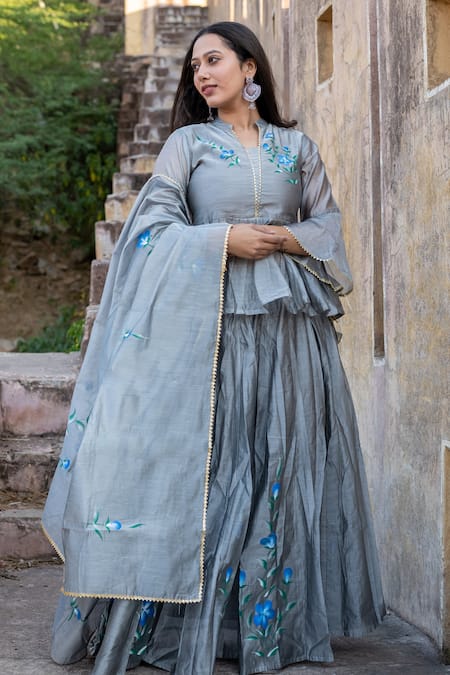 Shop_Suti Kapda_Grey Chanderi Embroidery V-neck Floral Hand Painted Lehenga Set _Online_at_Aza_Fashions