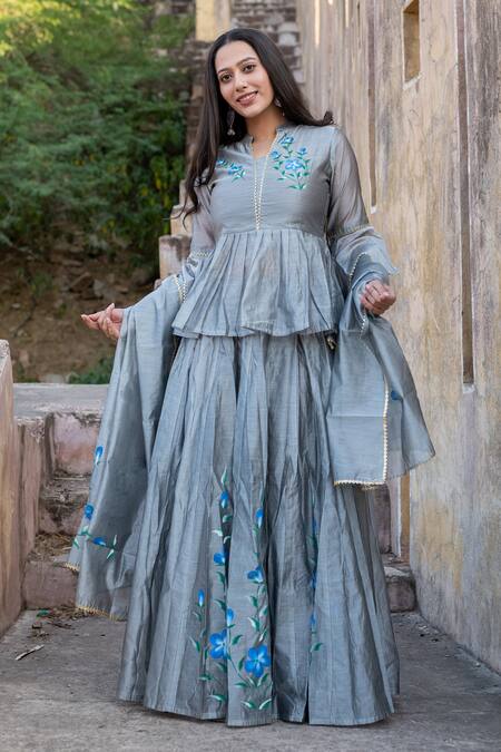 Suti Kapda_Grey Chanderi Embroidery V-neck Floral Hand Painted Lehenga Set _at_Aza_Fashions