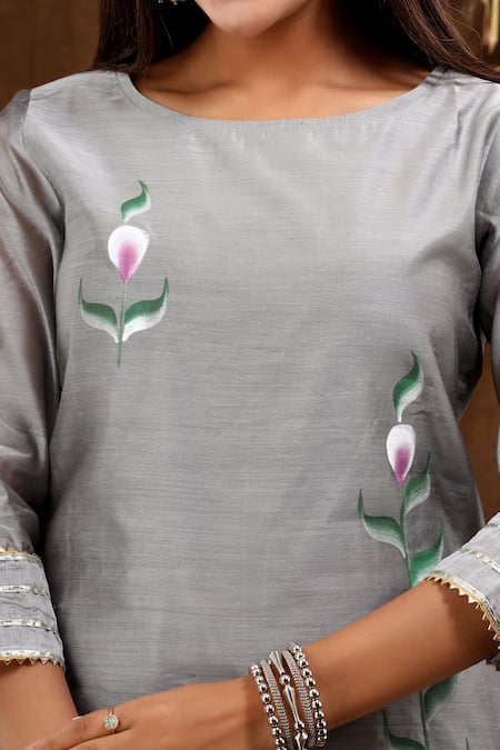 Buy_Suti Kapda_Grey Chanderi Gota Patti Round Neck Bud Bloom Hand Painted Kurta Sharara Set 