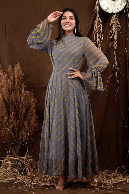 SUTI KAPDA Leheriya Wave Pattern Bell Sleeves Gown 