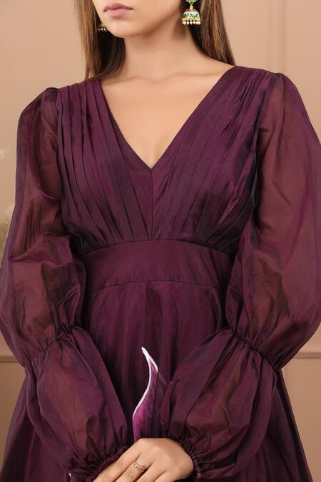 Buy_Suti Kapda_Wine Chanderi V-neck Floral Handpainted Gown 
