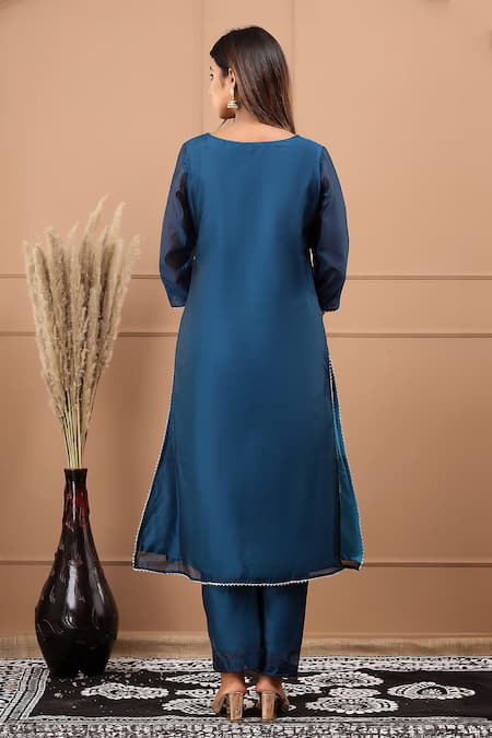 Suti Kapda Lace Work Kurta Pant Set 