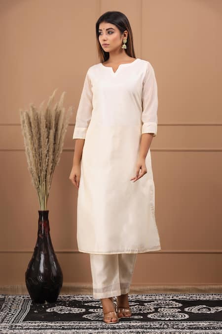 Suti Kapda_Off White Chanderi Lace Split V-neck Work A-line Kurta Pant Set _Online_at_Aza_Fashions