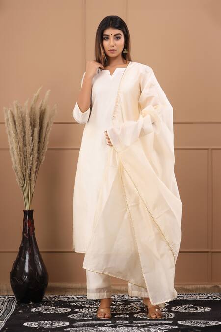 Buy_Suti Kapda_Off White Chanderi Lace Split V-neck Work A-line Kurta Pant Set _Online_at_Aza_Fashions