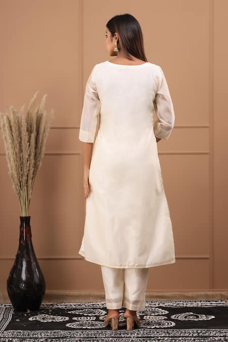 Suti Kapda Lace Work A-Line Kurta Pant Set 