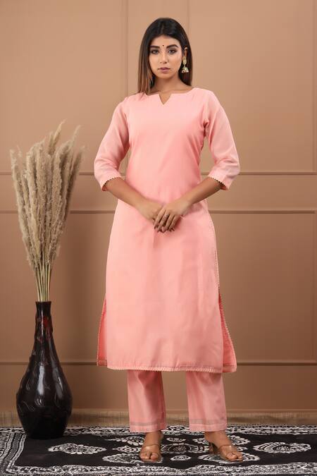 Suti Kapda_Peach Chanderi Lace Split V-neck Embroidered Kurta Pant Set _Online_at_Aza_Fashions