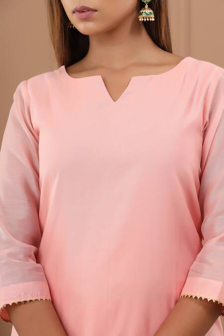 Buy_Suti Kapda_Peach Chanderi Lace Split V-neck Embroidered Kurta Pant Set 