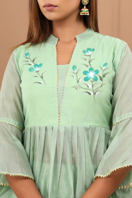 Suti Kapda_Green Chanderi Embroidery Split V-neck Handpainted Lehenga Set _at_Aza_Fashions