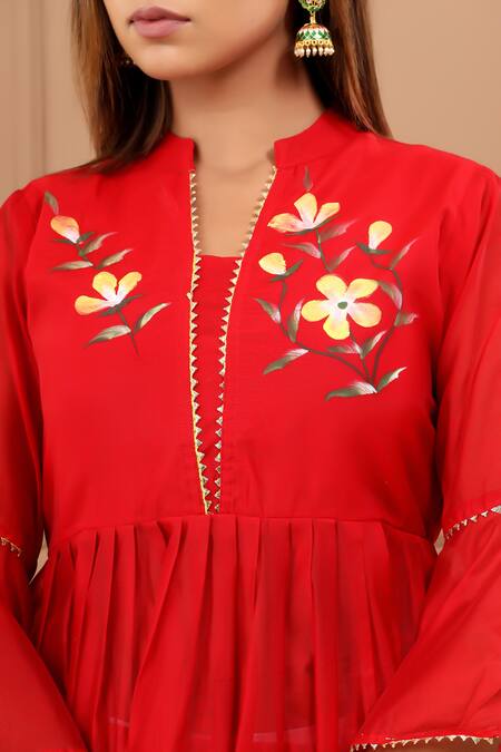 Shop_Suti Kapda_Red Chanderi Embroidery Split V-neck Floral Handpainted Lehenga Set 