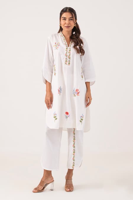 Ekavira Vedika Floral Embroidered Kurta With Pant 