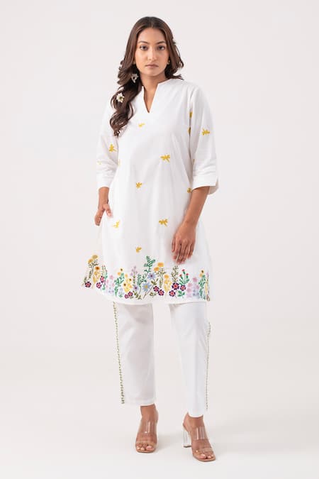 Ekavira Shakti Dragonfly Embroidered Kurta With Pant 