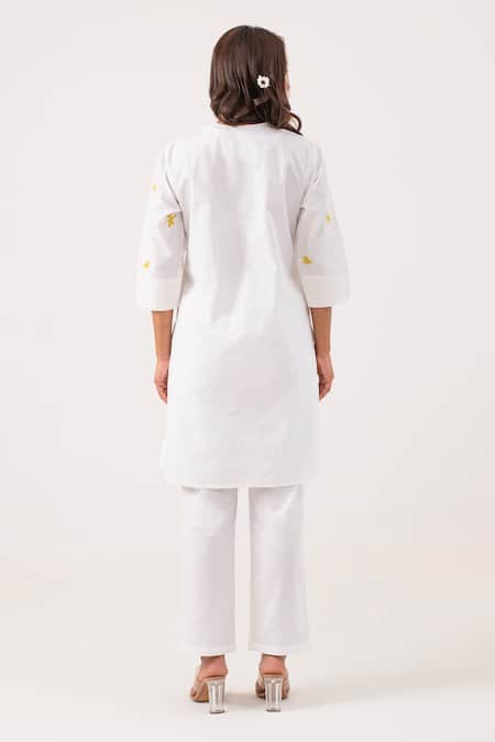 Ekavira Shakti Dragonfly Embroidered Kurta With Pant 