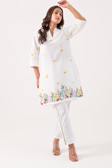 Ekavira_White Poplin Embroidery Split V-neck Shakti Dragonfly Kurta With Pant _Online_at_Aza_Fashions