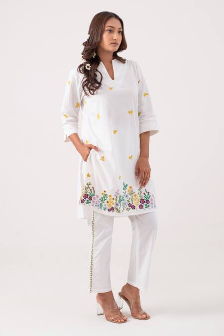 Buy_Ekavira_White Poplin Embroidery Split V-neck Shakti Dragonfly Kurta With Pant _Online_at_Aza_Fashions