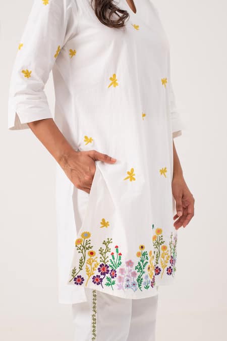 Shop_Ekavira_White Poplin Embroidery Split V-neck Shakti Dragonfly Kurta With Pant _Online_at_Aza_Fashions