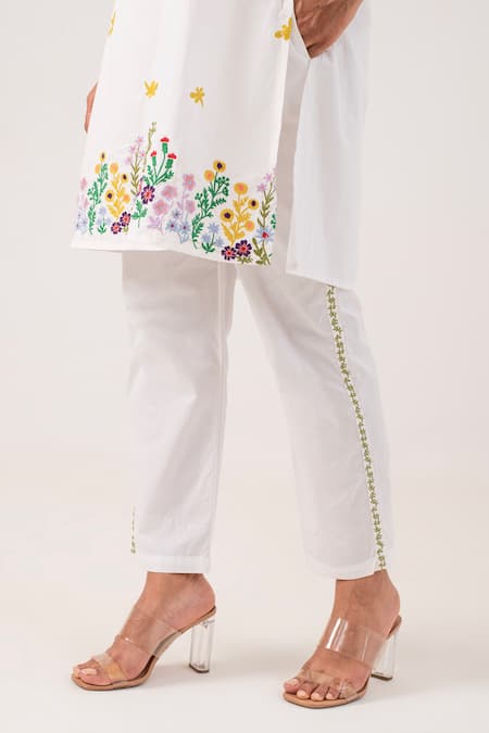 Ekavira_White Poplin Embroidery Split V-neck Shakti Dragonfly Kurta With Pant _at_Aza_Fashions