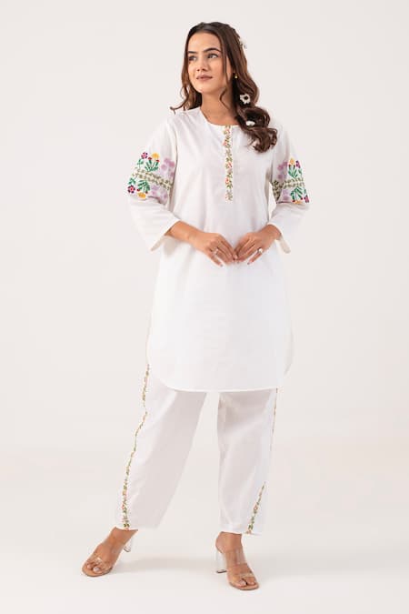 Ekavira Reva Embroidered Kurta With Pant 