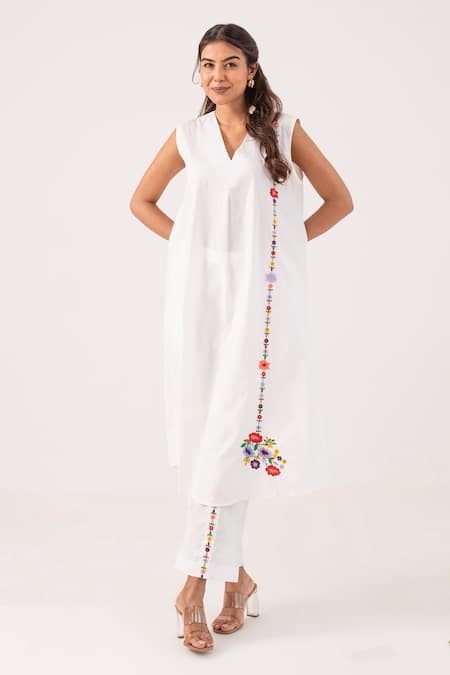 Ekavira Tulika Embroidered Kurta With Pant 