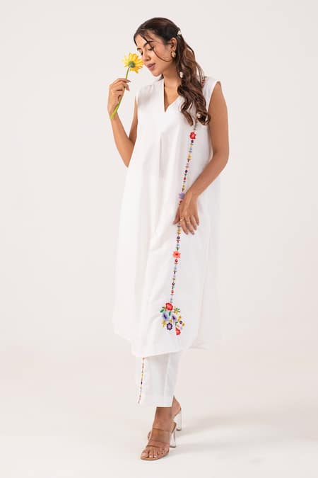 Ekavira White Poplin Embroidery V-neck Tulika Kurta With Pant Online at Aza Fashions Ekavira_White Poplin Embroidery V-neck Tulika Kurta With Pant _Online_at_Aza_Fashions