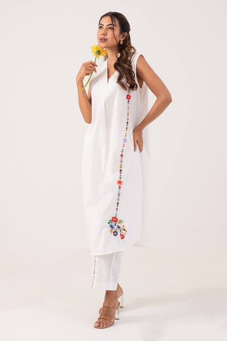 Buy Ekavira White Poplin Embroidery V-neck Tulika Kurta With Pant Online at Aza Fashions Buy_Ekavira_White Poplin Embroidery V-neck Tulika Kurta With Pant _Online_at_Aza_Fashions