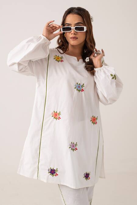 Ekavira_White Poplin Embroidery Floral Round Neck Amba Floret Tunic With Pant_at_Aza_Fashions