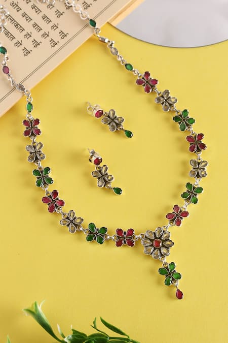 Mero Jewellery Floral Shaped Pendant Necklace Set 