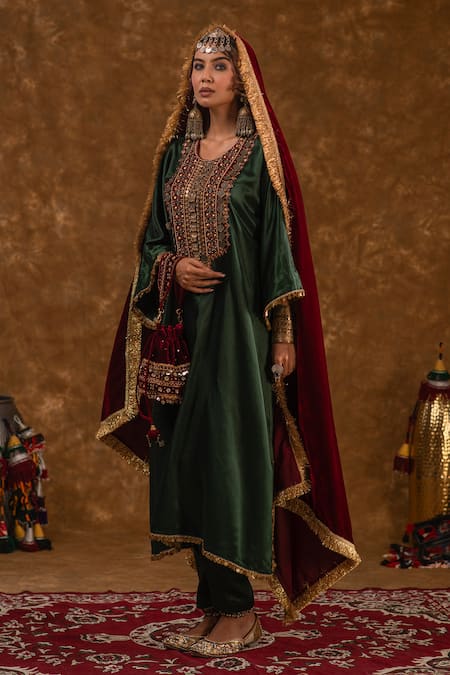 Ekavira Zahra Coin Tassel Embellished Phiran With Cigarette Pant 