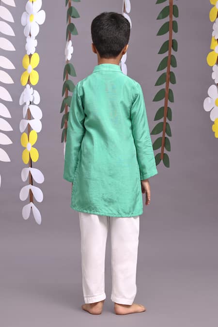 Shop LA Dee DA Green Bamberg Silk Embroidery Floral Asymmetric Elephant Kurta With Pyjama at Aza Fashions Shop_LA Dee DA_Green Bamberg Silk Embroidery Floral Asymmetric Elephant Kurta With Pyjama _at_Aza_Fashions