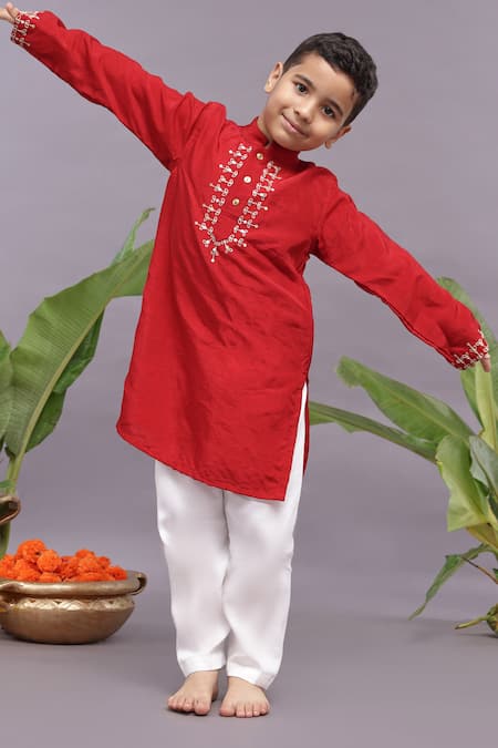 LA Dee DA Red Bamberg Silk Placement Embroidery Floret Kurta Set Online at Aza Fashions LA Dee DA_Red Bamberg Silk Placement Embroidery Floret Kurta Set _Online_at_Aza_Fashions