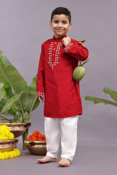 LA DEE DA Red Bamberg Silk Placement Embroidery Floret Kurta With Pyjama 