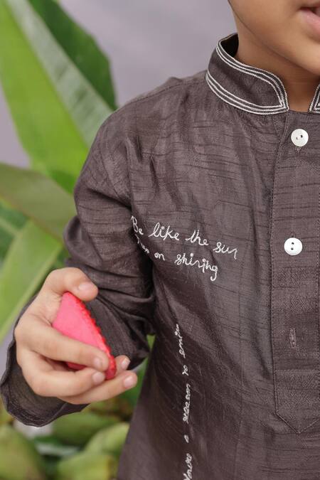 Buy_LA Dee DA_Gray Bamberg Silk Embroidery Quotes Kurta Set_Online_at_Aza_Fashions