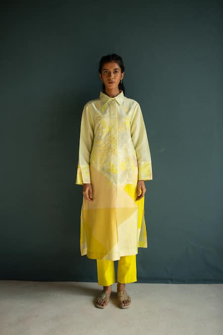 Oja Floral Applique Threadwork Kurta With Pant 