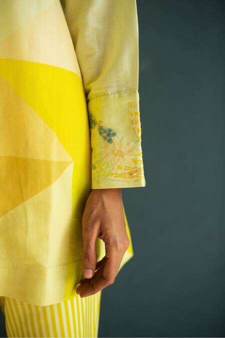 Shop_Oja_Yellow Handloom Silk Chanderi Embroidered Floral Applique Tunic With Pant _Online_at_Aza_Fashions