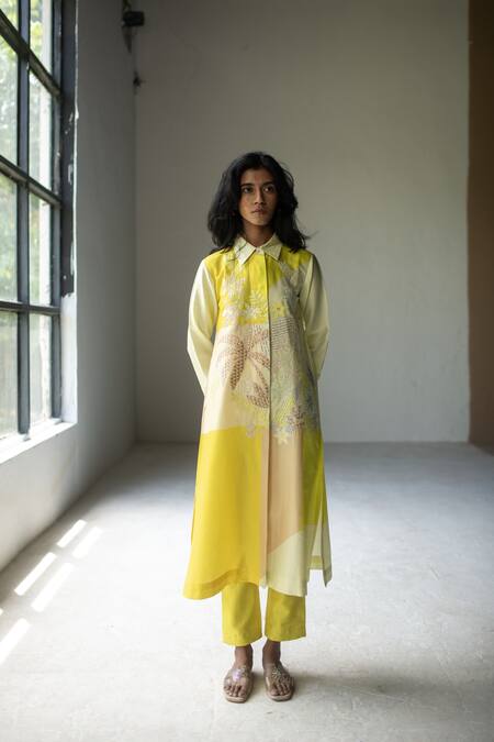 Oja_Yellow Handloom Silk Chanderi Tropical Floral Applique Kurta With Pant _Online_at_Aza_Fashions