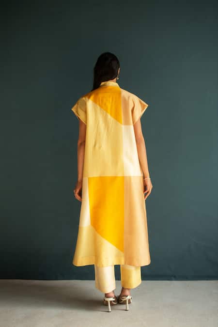 Shop_Oja_Yellow Handloom Cotton, Chanderi, Silk Applique Gradient Graphic Kurta With Pant _at_Aza_Fashions