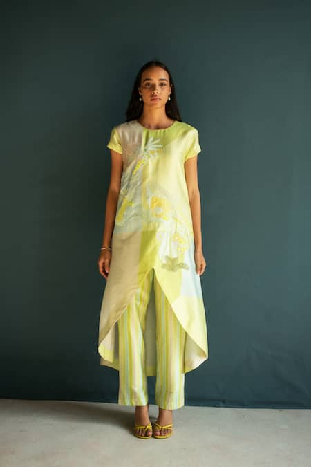 Oja Asymmetric Floral Applique Kurta With Pant 