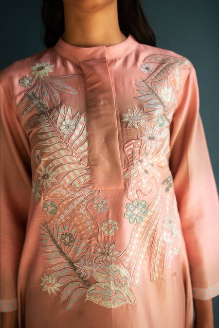 Buy_Oja_Peach Chanderi, Silk Applique Mandarin Collar Floral Asymmetric Kurta With Pant _Online_at_Aza_Fashions