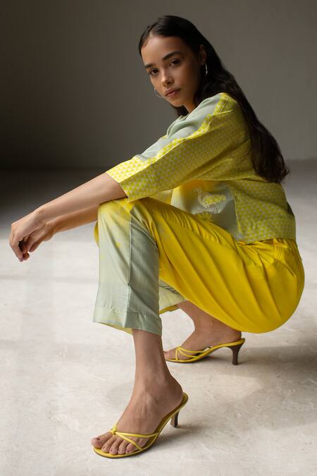 Buy_Oja_Yellow Chanderi Applique, Embroidery Collared Shaded Cropped Jacket With Pant _Online_at_Aza_Fashions