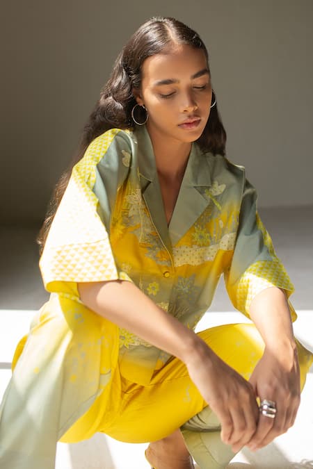 Buy_Oja_Yellow Chanderi Applique, Embroidery Collared Shaded Cropped Jacket With Pant 