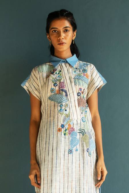 Oja_Blue Handloom Cotton, Tencel Embroidery, Applique Shawl Floral Kurta With Pant _Online_at_Aza_Fashions