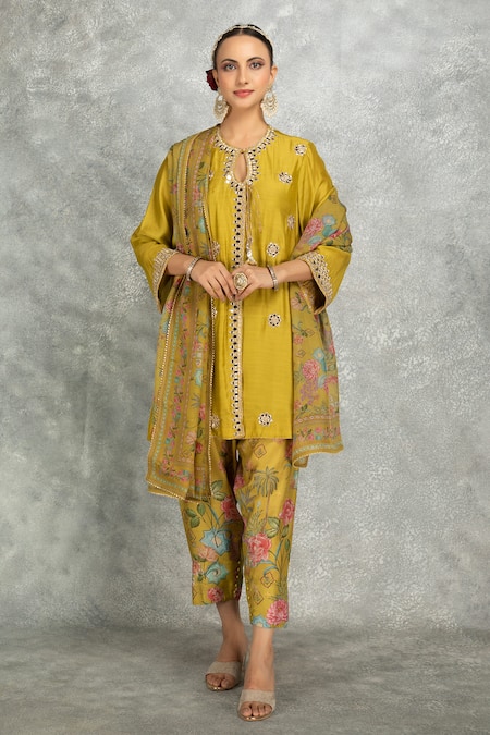 Tanu Malhotra Yellow Kurta And Salwar Pant Cotton Silk Embroidered Mirror Round Dori Set 